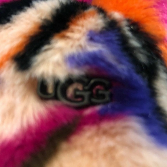 (NWT) UGG Women's Multi-Colored Fluffy SOFT Faux Fur Pull Through Scarf - Picture 3 of 9